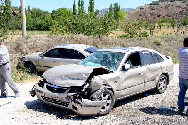 Burdur'da iki kazada 12 kişi yaralandı