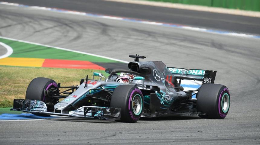 Almanya'da kazanan Lewis Hamilton 