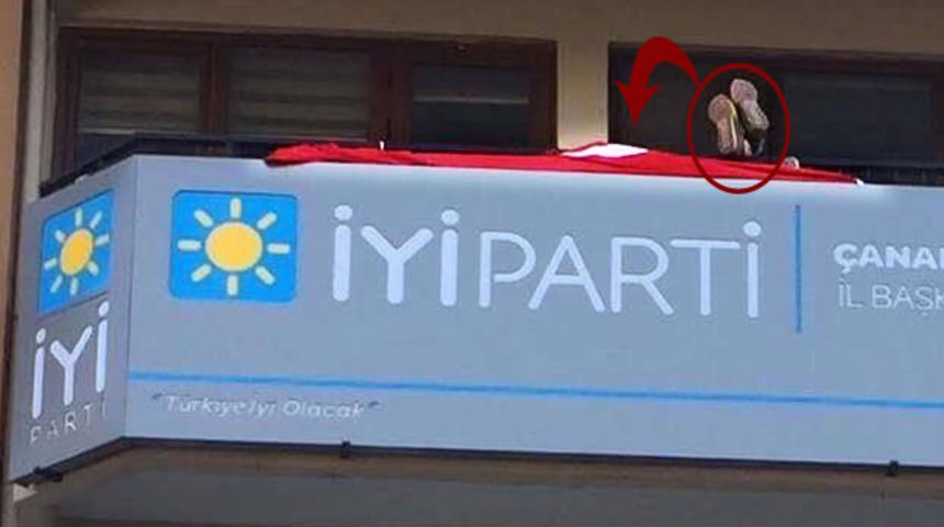 İYİ Parti Çanakkale İl Başkanlığı'ndaki görüntü şoke etti!