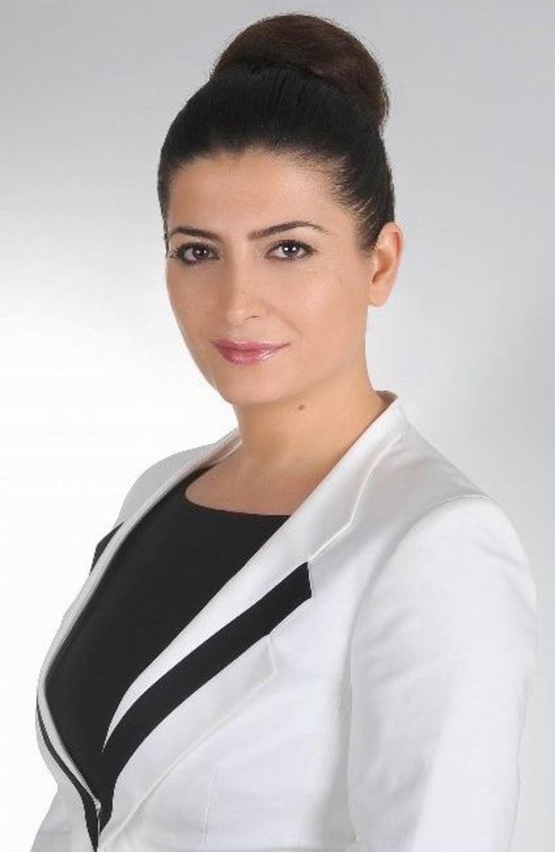 Taekwondocu Bağımsız Kadın Aday, Kahvehanelerde Alkışlarla Karşılanıyor