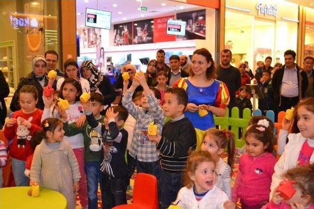 Minik Ziyaret&ccedil;iler Pamuk Prenses İle G&ouml;n&uuml;llerince Eğlendiler 2