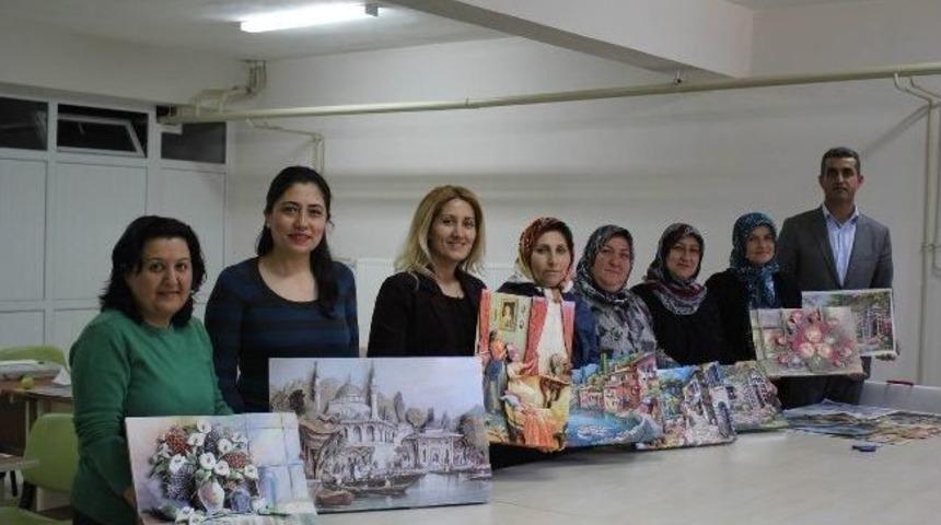 Kursiyerler Sergiye Hazırlanıyor