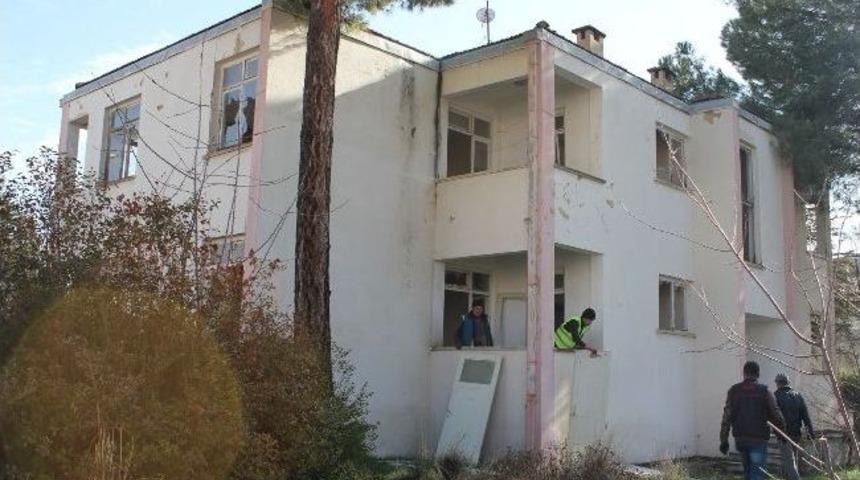 Metruk Binaların Yıkımı Devam Ediyor