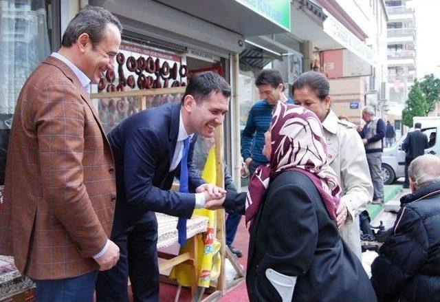 Ak Parti Karşıyaka Belediye Başkan Adayı Tanfer Kemerli Seçmenle Buluşuyor