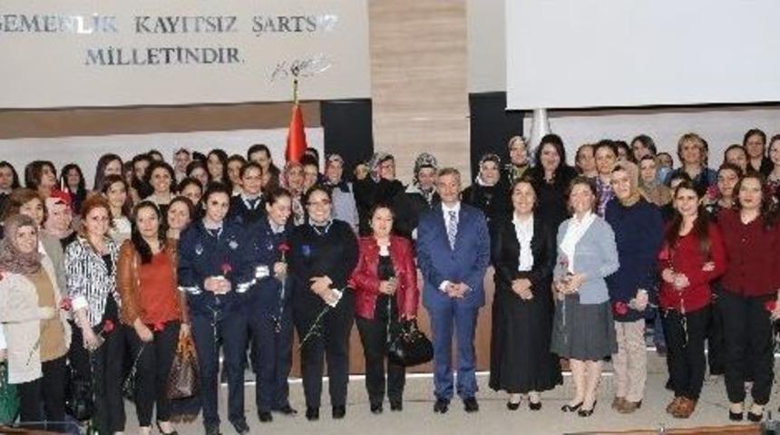 Başkan Tahmazoğlu Bayan Personellerin G&uuml;n&uuml;n&uuml; Kutladı