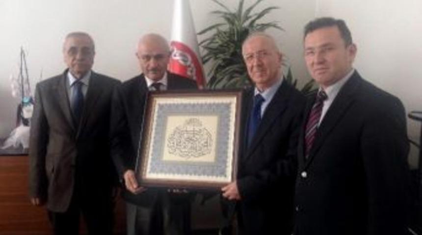 İhlas Vakfı'ndan Yeni Y&uuml;zyıl &Uuml;niversitesi'ne Ziyaret