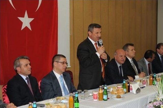 Vali den İl Genel Meclisi &Uuml;yelerine Veda Yemeği 1