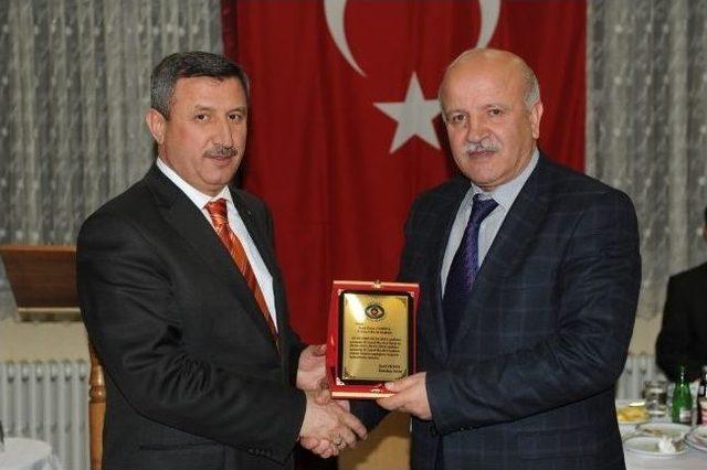 Vali den İl Genel Meclisi &Uuml;yelerine Veda Yemeği 2