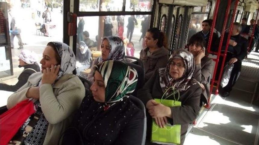 Bayanların &Uuml;cretsiz Otob&uuml;s Sevinci
