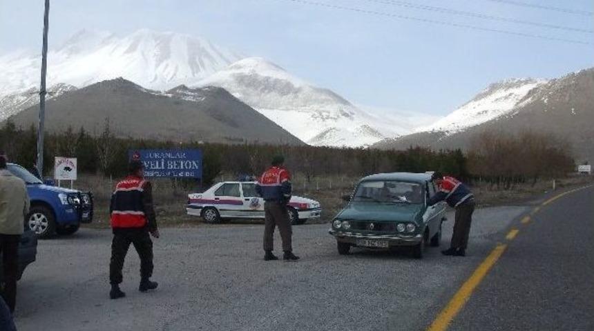 Develi Jandarma, Sigara Ka&ccedil;ak&ccedil;ılarına G&ouml;z A&ccedil;tırmıyor