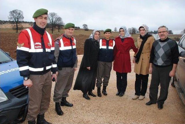 Jandarma Kadınlar Günü'nü Unutmadı