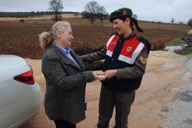 Jandarma Kadınlar Günü'nü Unutmadı