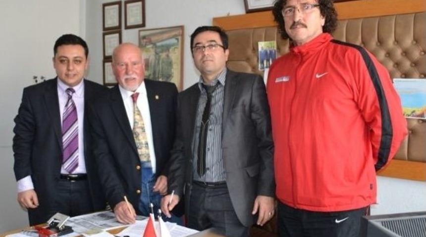 Ayvacık Belediyespor Antren&ouml;r Tun&ccedil;il İle Anlaştı