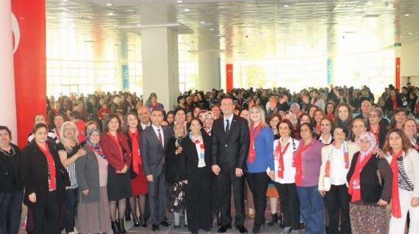 Kadınlar G&uuml;n&uuml; Aliağa&rsquo;da 'barış&rsquo;la Kutlandı