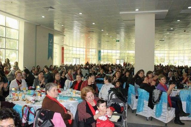 Kadınlar G&uuml;n&uuml; Aliağa&rsquo;da  barış&rsquo;la Kutlandı 2