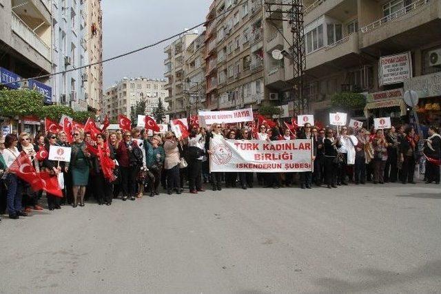 İskenderun'da '8 Mart Büyük Kadın Buluşması' Yürüyüşü