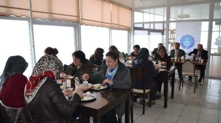 T&uuml;rk Eğitim-sen&rsquo;den Kahvaltı