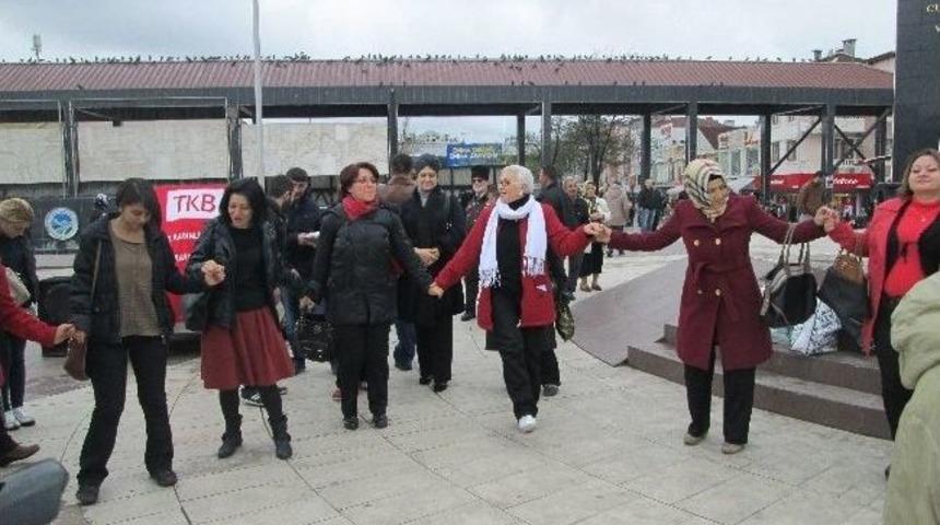 Tkb Atat&uuml;rk Anıtına &Ccedil;elenk Koydu