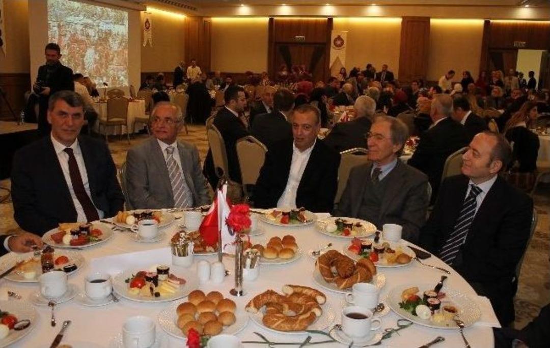 300 Bin Kişilik Dev Ailenin &Uuml;yeleri Kadınlar G&uuml;n&uuml; İ&ccedil;in Buluştu