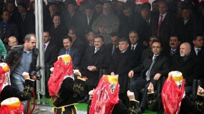 &Ccedil;ocukların Bakan Sevgisi Yağmur Dinlemedi