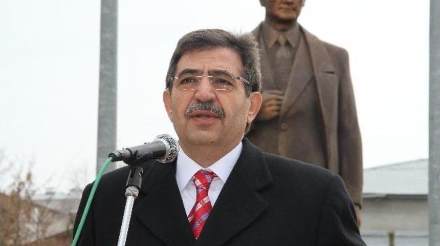 Bakan G&uuml;ll&uuml;ce Ardahanlı Kadınların G&uuml;n&uuml;n&uuml; Kutladı