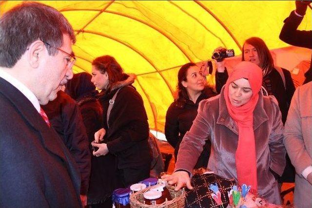 Bakan G&uuml;ll&uuml;ce Ardahanlı Kadınların G&uuml;n&uuml;n&uuml; Kutladı 1