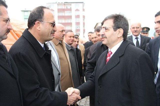 Bakan G&uuml;ll&uuml;ce Ardahanlı Kadınların G&uuml;n&uuml;n&uuml; Kutladı 2