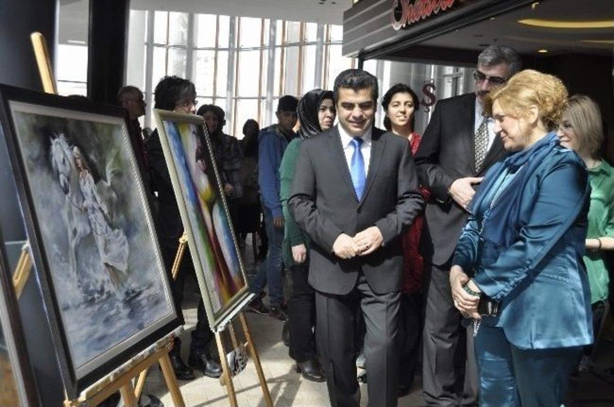 Kadın Ressamlar, Kadınlar G&uuml;n&uuml;n&uuml; Fır&ccedil;alarıyla Anlattı