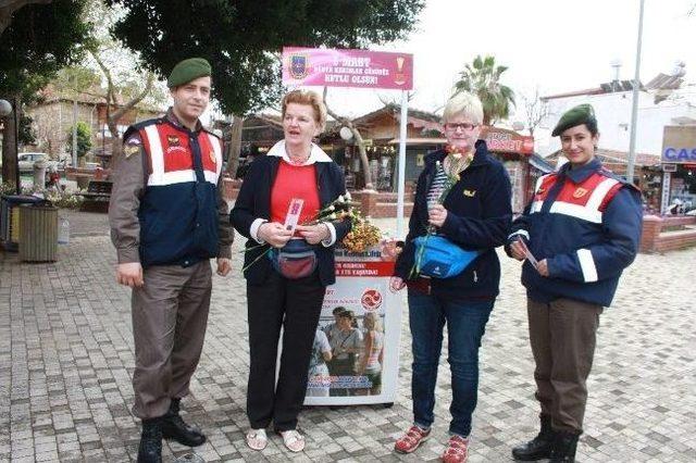 Side Jandarmadan Kadınlara Karanfil 1