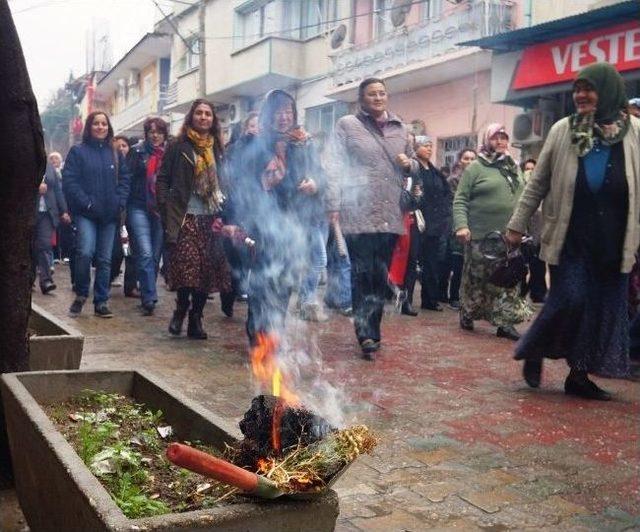 8 Mart D&uuml;nya Kadınlar G&uuml;n&uuml;&rsquo;nde İlgin&ccedil; G&ouml;r&uuml;n&uuml;m 1