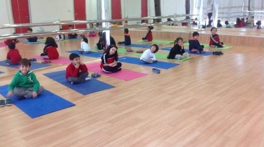 Minik &Ouml;ğrencilere Yoga&rsquo;lı Terapi