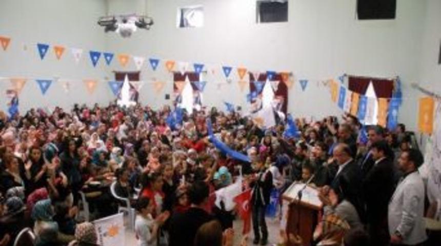 G&uuml;r&uuml;nl&uuml; Ak Kadınlar, Kadınlar G&uuml;n&uuml;n&uuml; Kutladı