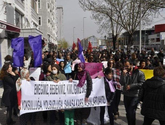 Kadınlar, Kadın Hakları İçin Yürüdü