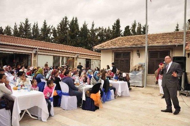 Ak Parti Adayı Barut, Evrenseki Kültürevi’nde Kadınlarla Bir Araya Geldi