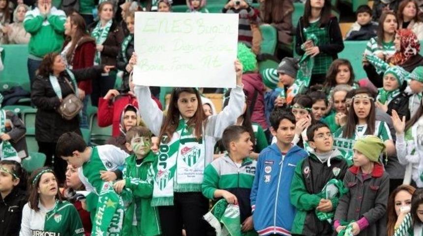 Bursaspor Kardemir Karab&uuml;kspor Ma&ccedil;ına Dişi Timsahlardan Yoğun İlgi