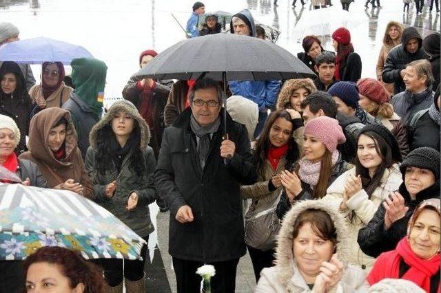 Kadınları Yağmur Durduramadı 1