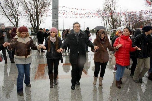 Kadınları Yağmur Durduramadı 2