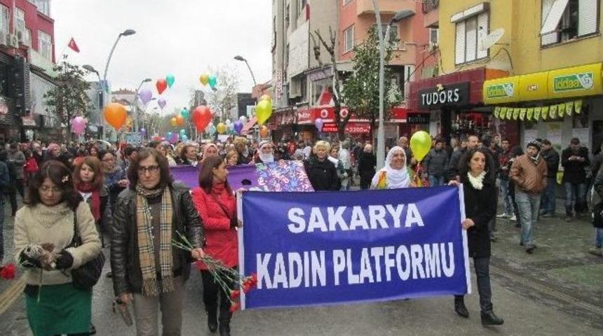 Kadınlar G&uuml;n&uuml;n&uuml; Kutladılar