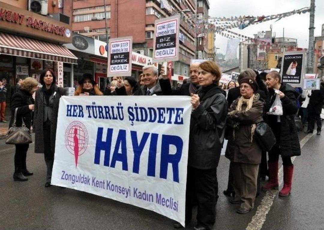 Kadınlar, 8 Mart D&uuml;nya Kadınlar G&uuml;n&uuml;n&uuml; Kutladı