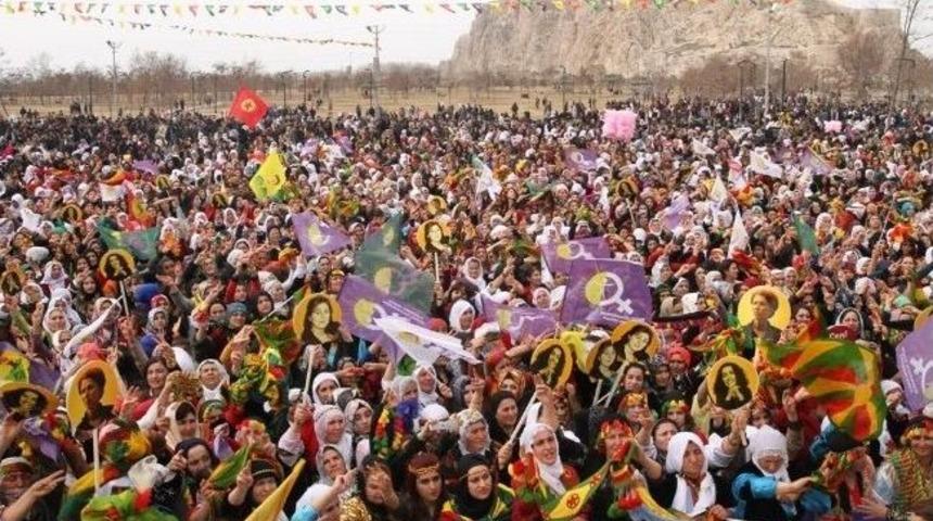 Bdp Kadınlar G&uuml;n&uuml;'n&uuml; Kutladı