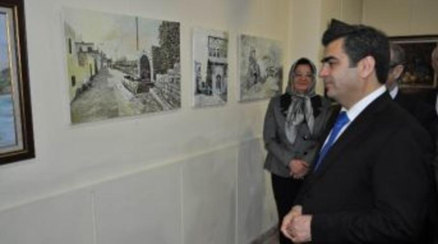 Kadın Kursiyerlerden Resim Sergisi