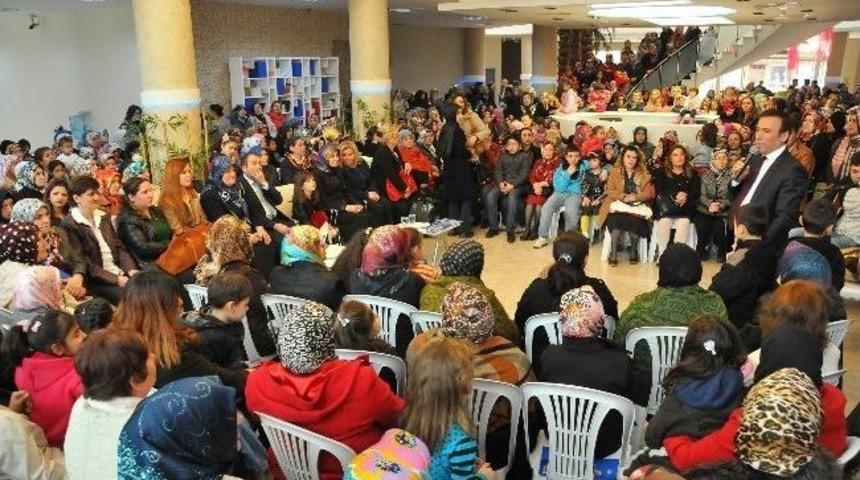Canik'te Kadınlar G&uuml;n&uuml;'ne Renkli Kutlama