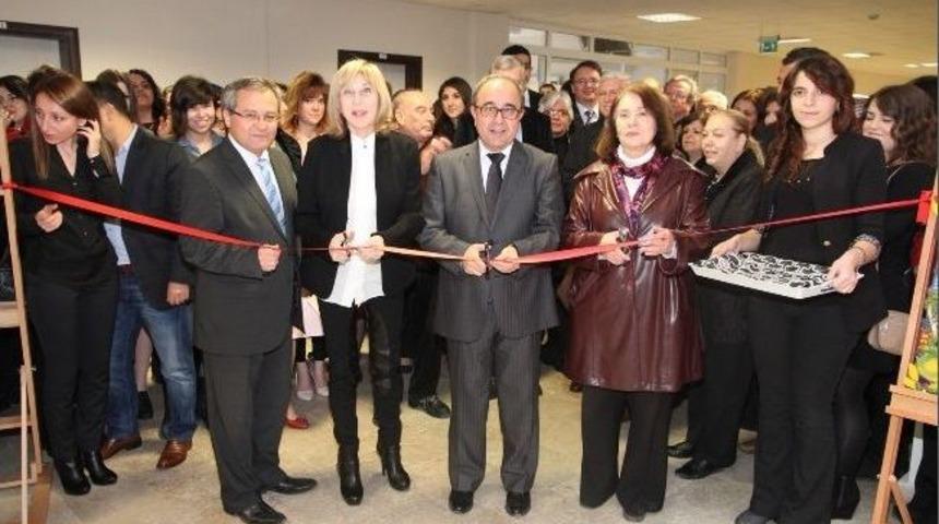 Pa&uuml;'de Kadın &Ouml;ğretim Elemanları Ve &Ouml;ğrenciler Resim Sergisi A&ccedil;tı