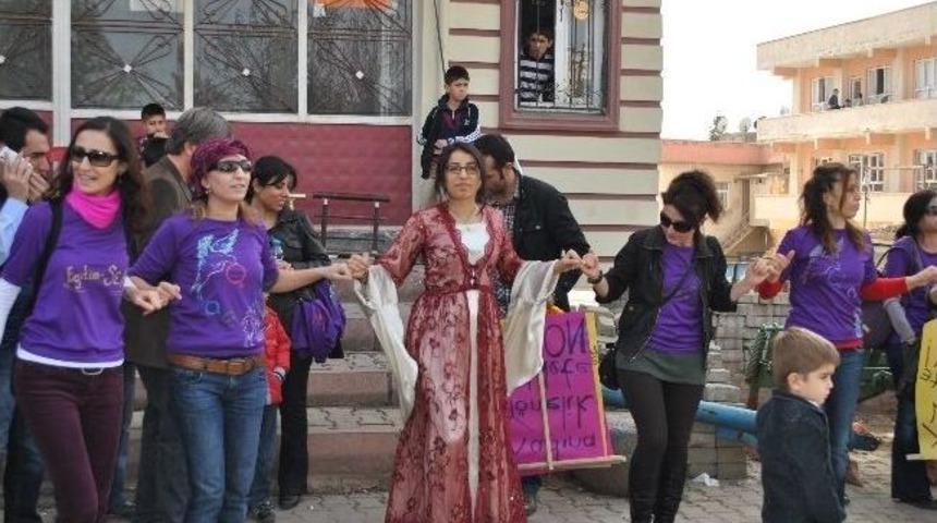 Kadınlar G&uuml;n&uuml; Y&uuml;r&uuml;y&uuml;şle Kutlandı