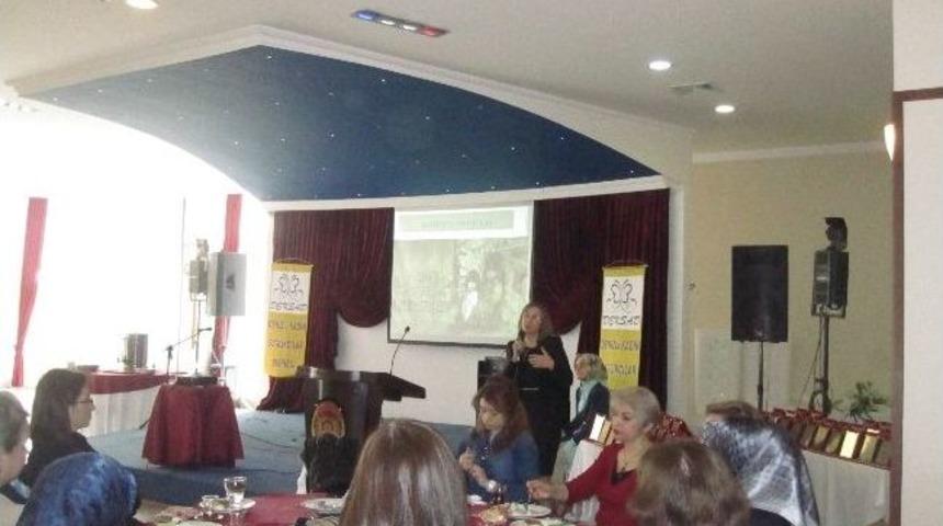 Deksad &Ccedil;alışan Kadınların Sorunlarını Tartıştı