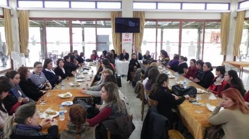 Başkan Keskin'den 8 Mart&rsquo;da Belediye &Ccedil;alışanı Kadınlara Karanfil