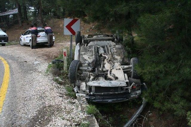 Bilecik'te Otomobil Takla Attı: 3 Yaralı