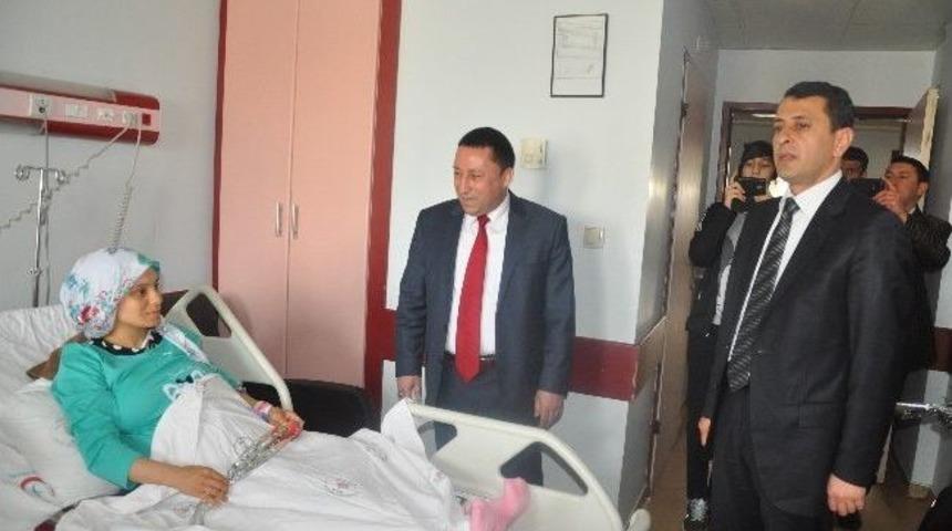 Parlak, Hastanede Kadınları Ziyaret Etti