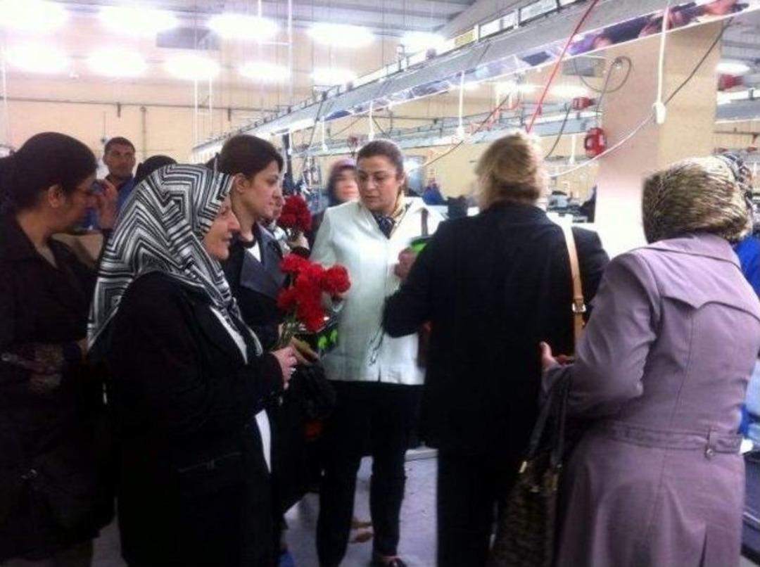 Adaylara Eşlerinden Kadınlar G&uuml;n&uuml;nde B&uuml;y&uuml;k Destek