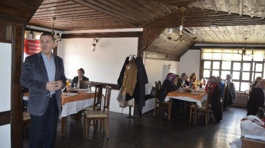 G&uuml;m&uuml;şhane Eğitim-bir-sen Kadınlar G&uuml;n&uuml;n&uuml; Kutladı